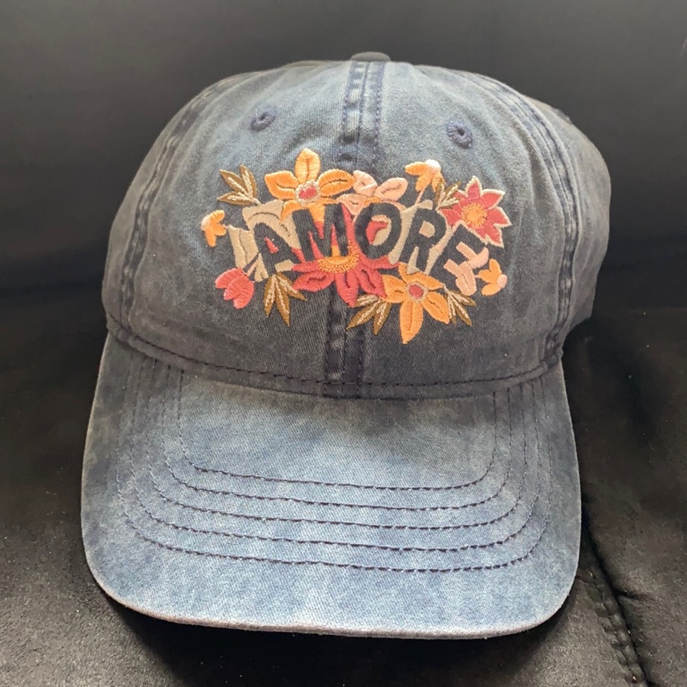 NWOT Women’s Amore embroidered ball cap
